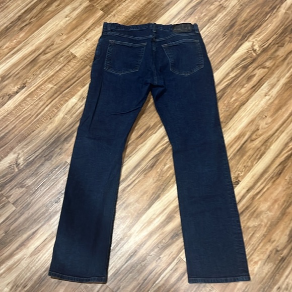 Eddie Bauer Straight Fit Flex Jeans - Picture 5 of 5